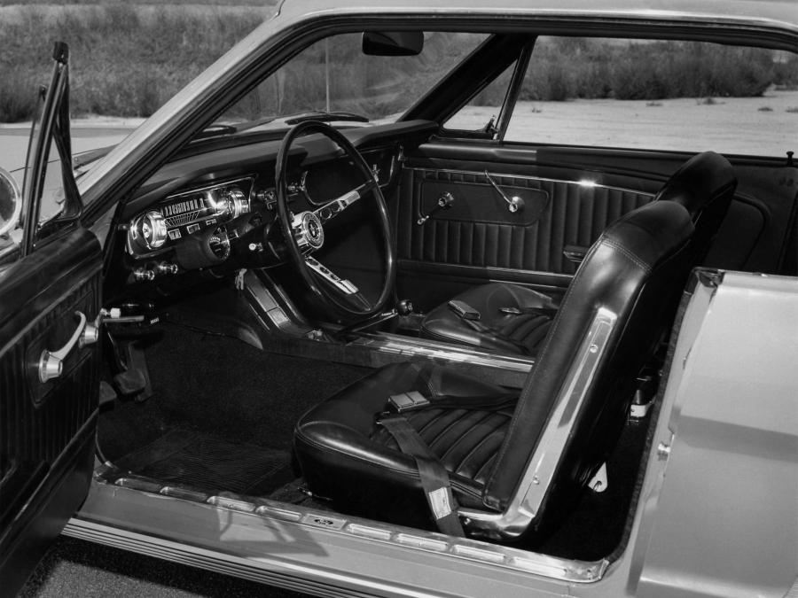 Интерьер Ford Mustang Coupe 1964 года  (фото 15 из 19)